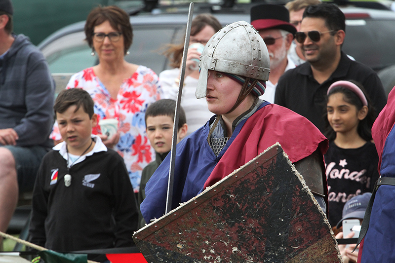 Medieval Market : Swords and Armour : Medieval Fighting : Levin : New Zealand : Richard Moore : Journalist : Photographer :